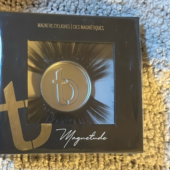 Tori Belle Magnetic Lashes- (can be worn w/ adhesive as well as magnetic liner) - Picture 1 of 3